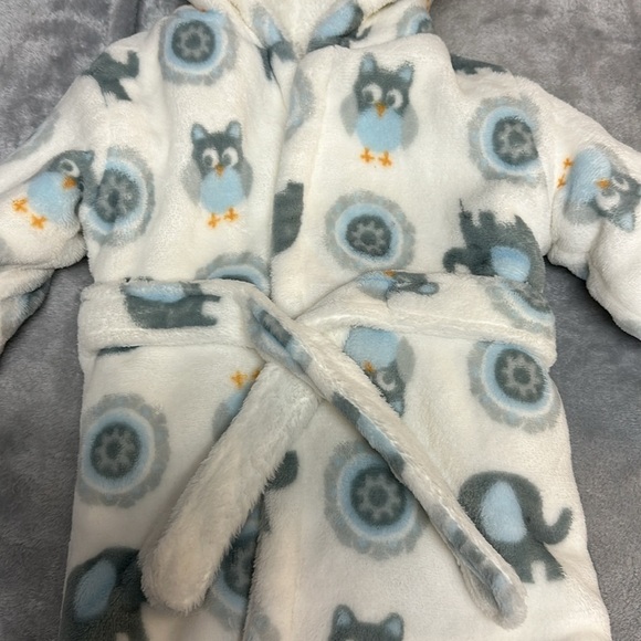 Blankets & Beyone - NWOT - double layer plush baby robe. Size 12 months + - Picture 2 of 5
